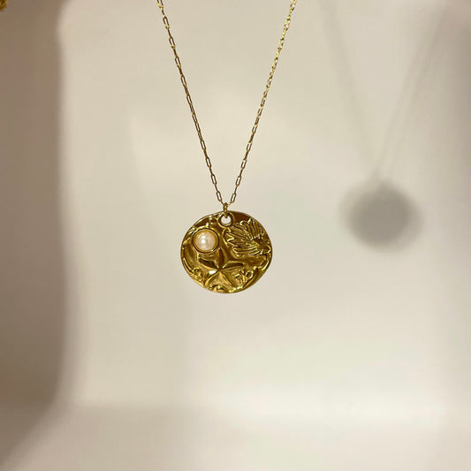Collier Nola